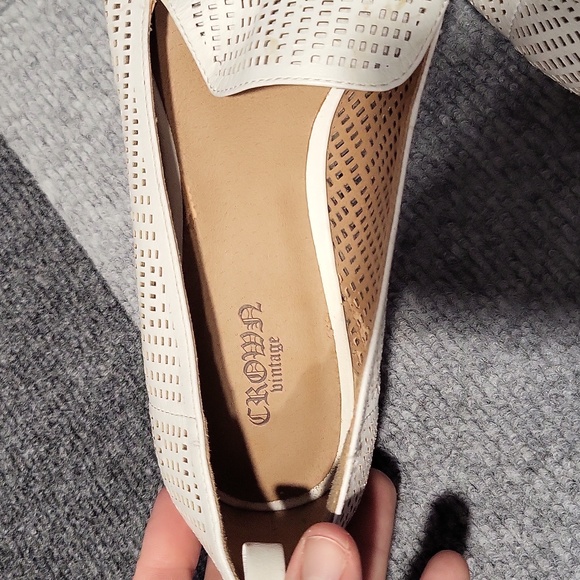 White flats - Picture 3 of 5